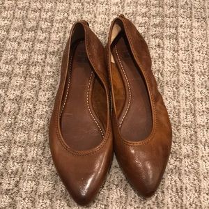Like new Frye leather flats